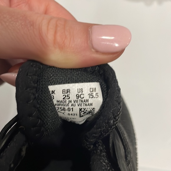 EUC size 9 PUMA sneakers - Picture 3 of 4
